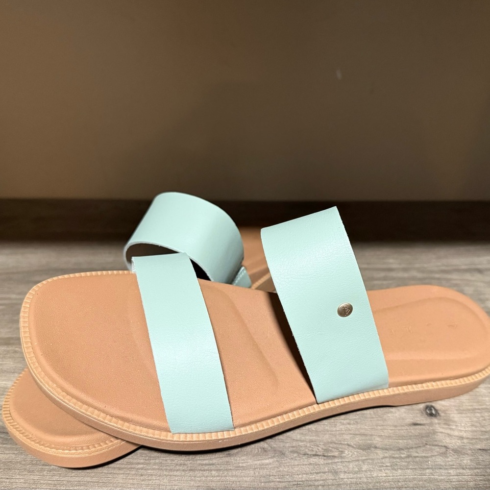NEW Reef sage green sandal